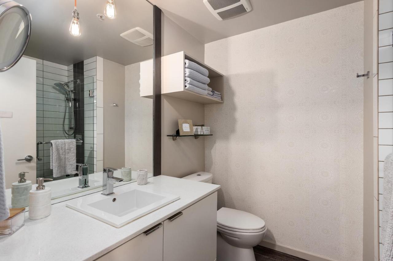 Corner Nest - Luxury Brand New Top Floor 2Bedroom Condo Келоуна Екстер'єр фото