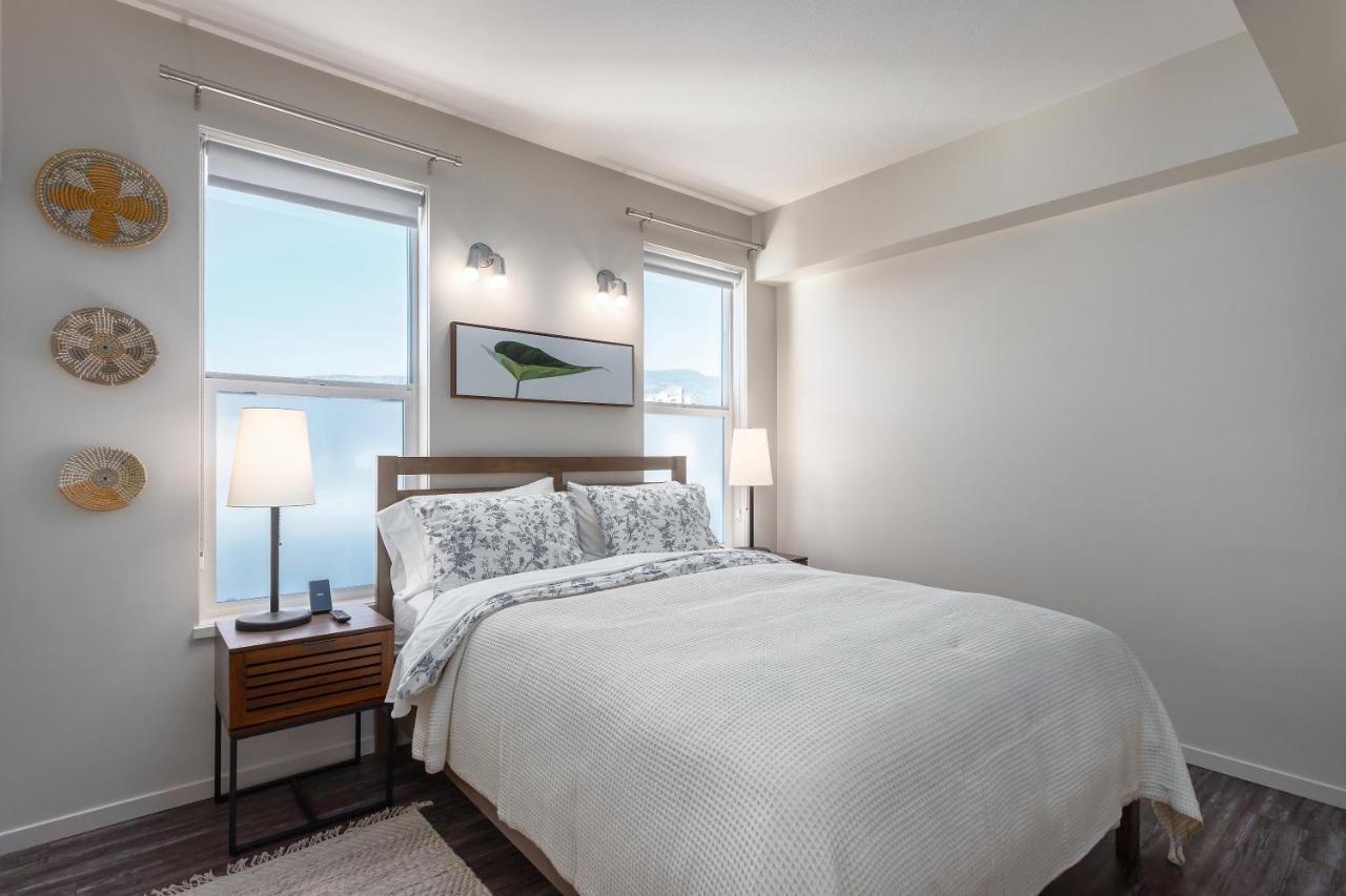 Corner Nest - Luxury Brand New Top Floor 2Bedroom Condo Келоуна Екстер'єр фото